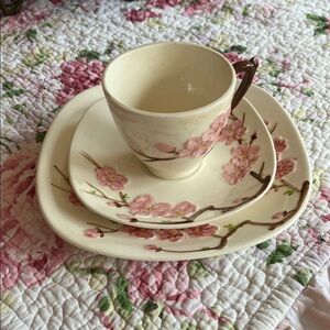 Metlox Poppy Trail Peach Blossom Cream Floral Cherry Blossom Plate & Teacup Set